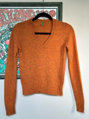 United Colors of Benetton V-Neck Orange Rust Sweater Wool Blend Women’s Size XS